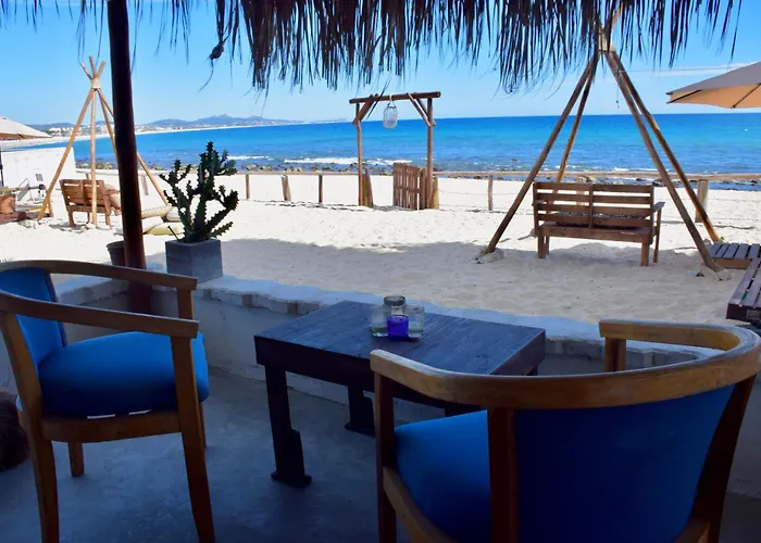 Rustico Lounge-Property In Front Of The Beach