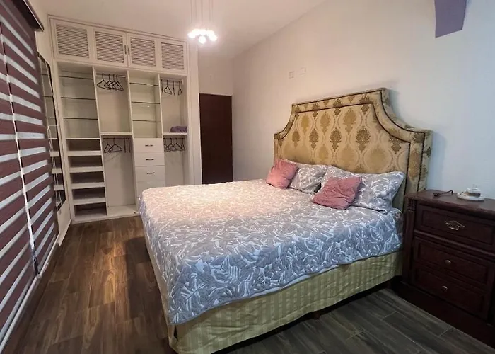 Casa Con Alberca Y Entrada Independiente